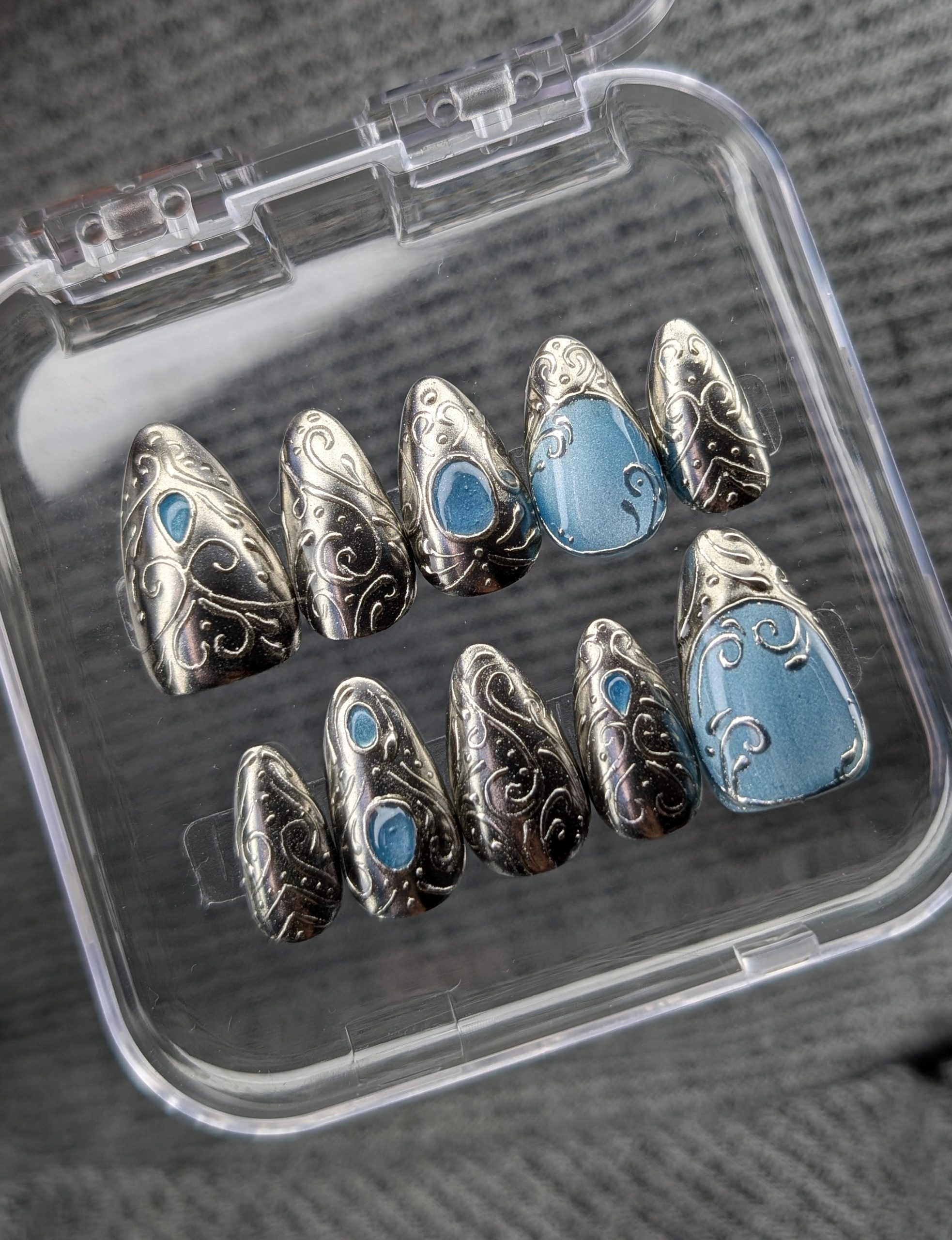 Press on nails réutilisables personnalisables fait main heroic fantasy armure chrome argent